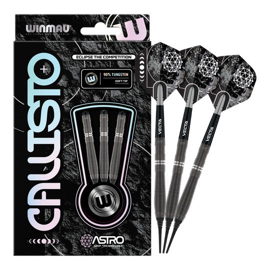 Winmau Callisto 02 soft darts - 20g Das Bild zeigt die Winmau Callisto 02 Softdarts mit einem Gewicht von 20 Gramm. Die Verpackung enthält drei Darts mit schwarzen Schäften und auffälligen Flights.