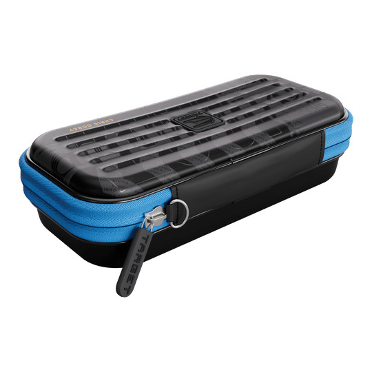 Takoma Ghost Series Chris Dobey dart case Das Bild stellt das Takoma Ghost Series Chris Dobey Dartcase dar. Die Tasche schützt und transportiert Dartzubehör sicher.