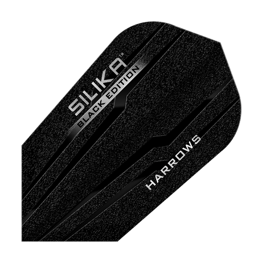 Harrows Silika Black Edition Slim Flights Das Bild zeigt das Produkt "Harrows Silika Black-Edition Slim Flights". Die Dart-Flights sind schwarz mit silbernen Schriftzügen und einem modernen Design.
