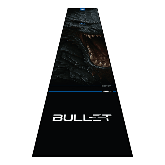 Die Bullet Hydra Dartmatte wird hier präsentiert. Diese Dartmatte schützt den Fußboden und erleichtert das richtige Platzieren des Spielers.