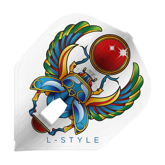 L-Style Anastasia Dobromyslova V3 White L3KAMI Flights Das Bild zeigt ein Dart-Flight mit einem bunten Skarabäus-Design, der eine rote Kugel hält. Unten steht der Text "L-STYLE" auf weißem Hintergrund.