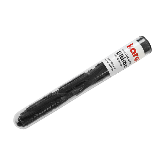 804801_Karella_Ultimo_Softdartspitzen_50Stk_im_Spitzenr-hrchen_Schwarz_2 Das Bild zeigt eine durchsichtige Röhre mit 50 schwarzen Softdartspitzen der Marke Karella Ultimo. Die Spitzen sind ordentlich im Röhrchen verpackt und das Etikett ist gut lesbar.