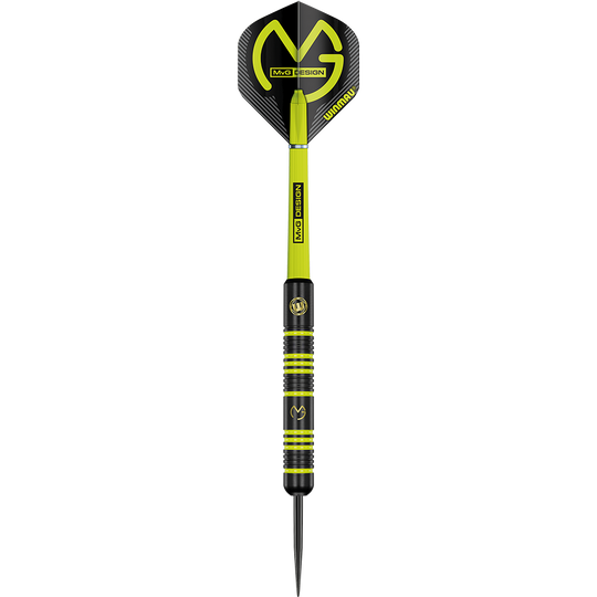 1233_Winmau_Michael_Van_Gerwen_MvG_Ambition_Steeldarts_1tY1VGj9FcJWc8 Das Bild zeigt einen Winmau Michael Van Gerwen MvG Ambition Steeldart. Der Dart ist schwarz mit grünen Akzenten und hat das MvG-Logo auf der Flight.