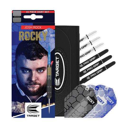 Target Josh Rock Brass Steel Darts - 22g Das Bild zeigt das Produkt "Target Josh Rock Brass Steeldarts - 22g" mit Verpackung, Dartpfeilen und Zubehör. Das Set enthält mehrere Flights und Schäfte sowie ein Etui.