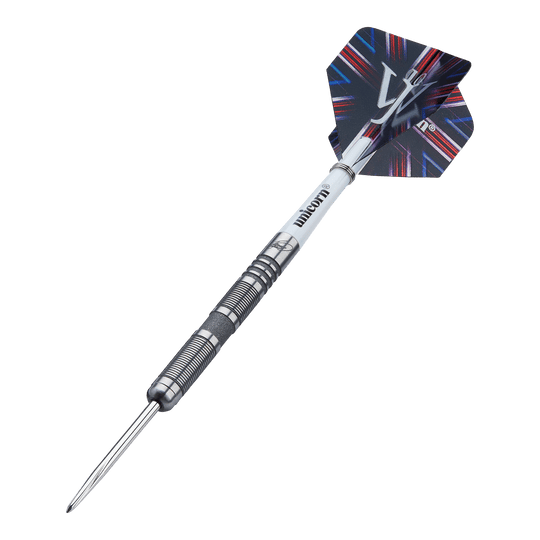 Unicorn James Wade The Machine Range Phase 4 Steeldarts Auf dem Bild ist ein Steeldart der Marke Unicorn aus der James Wade The Machine Range Phase 4 zu sehen. Der Dart hat ein silbernes, geriffeltes Barrel und einen schwarz-blauen Flight mit auffälligem Muster.