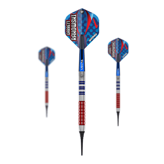 Winmau Garrett Rakowski soft darts - 20g Das Bild zeigt drei Softdarts des Modells "Winmau Garrett Rakowski Softdarts - 20g". Die Darts haben ein auffälliges Design in Blau, Rot und Silber mit der Aufschrift "Garrett Rakowski" auf den Flights.