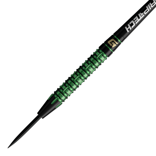 Zu sehen sind die GOAT Athlete Green Tungsten Steeldarts. Das Foto präsentiert die Darts aus einer anderen Perspektive.