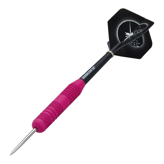 Unicorn Core Plus Rubberized Pink Steel Darts Das Bild zeigt einen Unicorn Core Plus Steeldart mit einem pinken, gummierten Griff. Der Dart hat eine schwarze Spitze und einen schwarzen Flight mit weißem Muster.