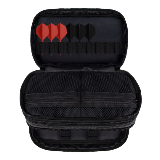 Das Bild zeigt das Bulls NL Carbon Wallet. Dieses Produkt ist eine praktische Aufbewahrung für Darts und Zubehör.