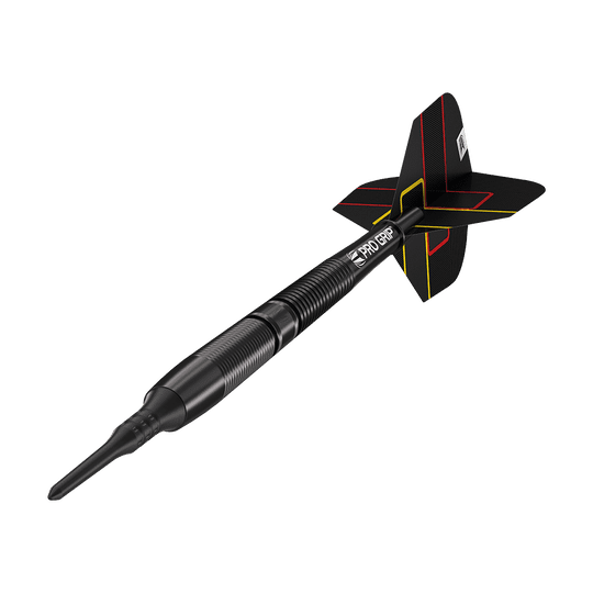 Das Bild zeigt einen Target Gabriel Clemens Black Edition Softdart mit einem Gewicht von 19 Gramm. Der Dart ist komplett schwarz mit feinen gelben und roten Linien auf den Flights.