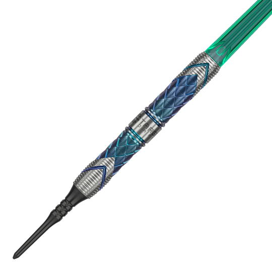 Das Bild zeigt einen Softdart der Marke Target Japan aus der Kaze Series, Modell Ceros 03 mit 19g Gewicht. Der Dartpfeil hat ein auffälliges, diamantförmiges Muster in Blau und Silber sowie einen grünen Schaft.