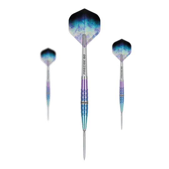 Die Precise 180 Northern Lights Steeldarts sind als Set dargestellt. Mehrere Dartpfeile sind gemeinsam angeordnet.