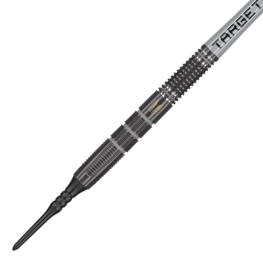 Target Nathan Aspinall X Echo Softdarts - 18g Das Bild zeigt einen Target Nathan Aspinall X Echo Softdart mit einem Gewicht von 18g. Der Dart ist schwarz und silber und hat das Wort "TARGET" auf dem Flight stehen.
