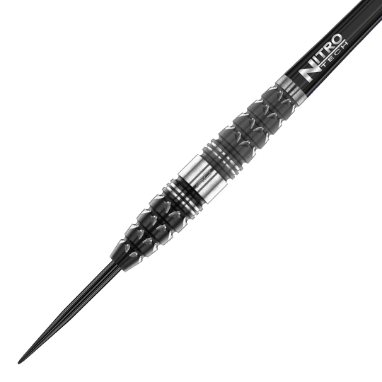 Red Dragon Paradym Torpedo Steel Darts Das Bild zeigt einen Red Dragon Paradym Torpedo Steeldart. Der Dart hat ein schwarzes und silbernes, strukturiertes Barrel und eine Spitze aus Metall.