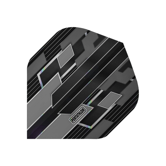 P30_Pentathlon_Gilded_Standard_Flights_Grau_1 Das Bild zeigt einen Dartflight mit dem Namen "Pentathlon Gilded Standard Flights Grau". Das Design ist grau, schwarz und silbern mit geometrischen Mustern und dem Schriftzug "Pentathlon" in der Mitte.