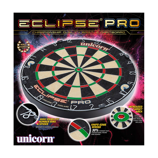 Unicorn Eclipse Pro Dartboard Das Bild zeigt das Produkt "Unicorn Eclipse Pro Dartboard". Es handelt sich um eine professionelle Dartscheibe mit erhöhter Zielgenauigkeit und spezieller Draht-Technologie.