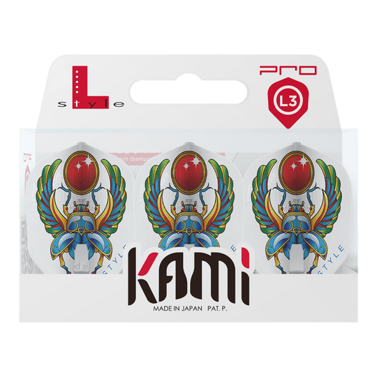 L-Style Anastasia Dobromyslova V3 White L3KAMI Flights Das Bild zeigt eine Packung L-Style Anastasia Dobromyslova V3 White L3KAMI Flights. Die Flights sind weiß und mit einem bunten Skarabäus-Motiv bedruckt.