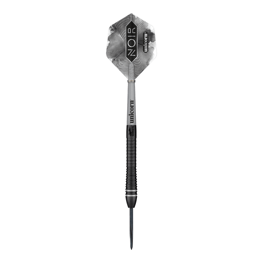 Unicorn World Champion Gary Anderson Noir Phase 6 Steeldarts Das Bild zeigt einen Steeldart der Marke Unicorn, Modell "World Champion Gary Anderson Noir Phase 6". Der Dart ist überwiegend schwarz und silber und trägt die Aufschrift "NOIR" auf dem Flight.
