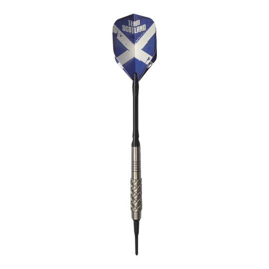 McDart 85 Tungsten V4 soft darts - 16g Der abgebildete Softdart ist der "McDart 85er Tungsten V4 Softdarts - 16g". Das Flight zeigt das Design der schottischen Flagge mit der Aufschrift "Team Scotland".