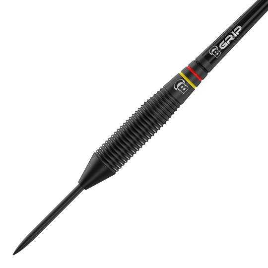 Das Bild zeigt einen schwarzen Steeldart aus der Produktreihe "Bulls Martin Schindler The Wall Black Brass Steeldarts". Der Dartpfeil hat ein geriffeltes Griffstück und farbige Ringe nahe dem Übergang zur Schaftaufnahme.