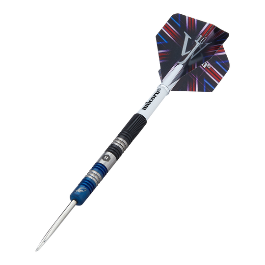 Unicorn The Machine James Wade Two-Tone Steel Darts Das Bild zeigt einen Steeldart namens "Unicorn The Machine James Wade Two-Tone". Der Dart hat ein auffälliges Design mit abwechselnden blauen und silbernen Ringen sowie einem farbigen Flight.
