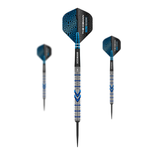 Red Dragon Gerwyn Price Iceman Midnight Edition steel darts Das Bild zeigt die Steeldarts "Red Dragon Gerwyn Price Iceman Midnight Edition". Die Darts haben ein silbernes und blaues Design mit auffälligen schwarzen Flights.