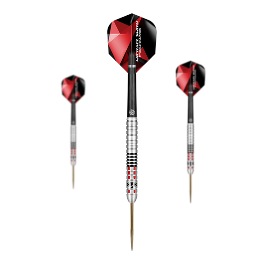 Shot Michael Smith Achieve Steel Darts Das Bild zeigt drei Steeldarts mit silbernen Griffen und roten, schwarzen Flights. In der Mitte ist ein Dart in Großaufnahme zu sehen, während rechts und links je ein Dart kleiner abgebildet sind.