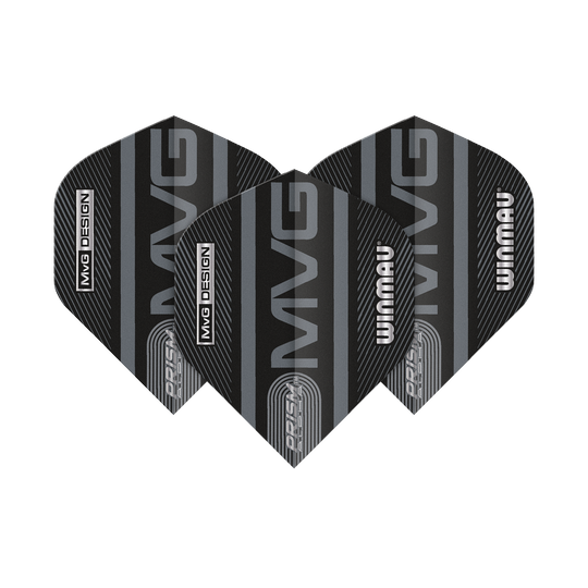 6915-187_Winmau_Prism_Alpha_MvG_Standard_Flights_1oPRpH4OucCj0Q Das Bild zeigt drei schwarze Dart Flights mit dem Aufdruck "MVG" und "Winmau". Die Flights sind vom Typ "Winmau Prism Alpha MvG Standard".