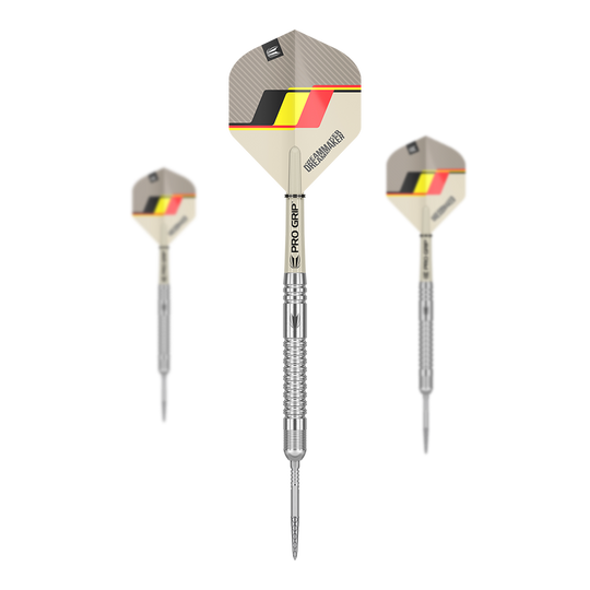 Target Dimitri Van Den Bergh GEN2 Swiss Point steel darts Das Bild zeigt drei Steeldarts des Modells "Target Dimitri Van Den Bergh GEN2 Swiss Point". Die Darts haben silberne Spitzen und Schäfte sowie Flights mit einem schwarz-gelb-roten Design.
