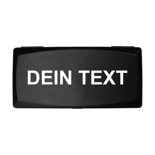 Auf dem Bild ist eine schwarze Box mit weißer Aufschrift zu sehen. Der Text auf der Box lautet "DEIN TEXT".