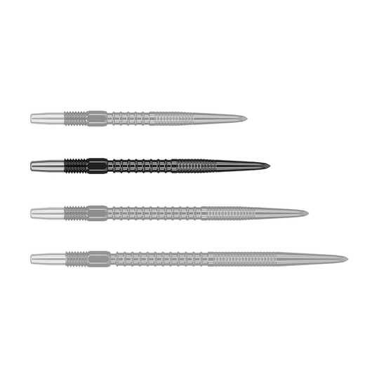 Auf dem Bild sind vier schwarze Dartspitzen zu sehen, die nebeneinander liegen. Sie haben ein geriffeltes Design und bestehen aus Metall.