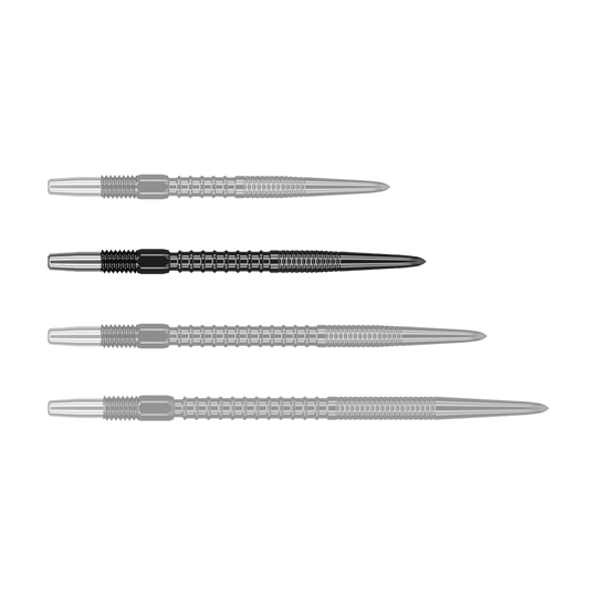 Target Swiss Firepoint Black dart tips Auf dem Bild sind vier schwarze Dartspitzen zu sehen, die nebeneinander liegen. Sie haben ein geriffeltes Design und bestehen aus Metall.