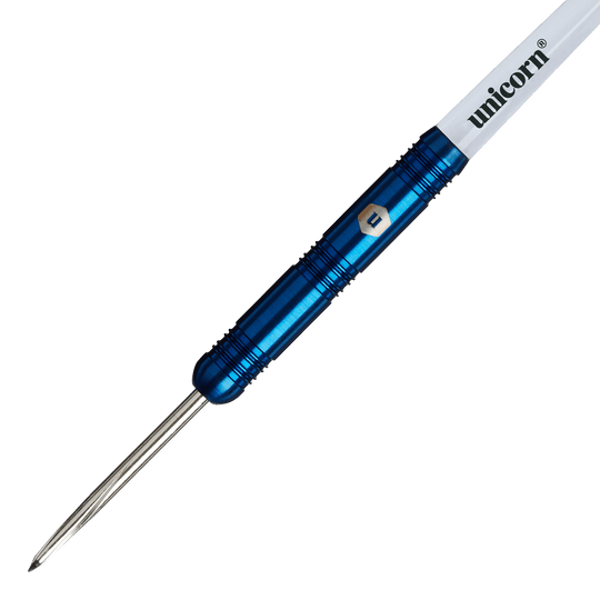 Unicorn Prodigy 01 Parallel Steeldarts Auf dem Bild ist ein Steeldart der Marke „Unicorn Prodigy 01 Parallel“ zu sehen. Der Dart hat einen blauen Metallkörper und einen weißen Schaft mit dem Schriftzug „unicorn“.