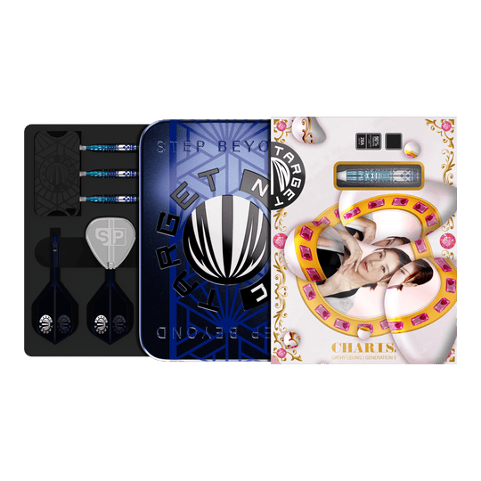Das Bild zeigt das Produkt "Target Japan Cathy Leung Charis GEN5 Softdarts - 19g" in einer dekorativen Verpackung. Im Inneren sind die Darts, Flights und weiteres Zubehör ordentlich angeordnet.