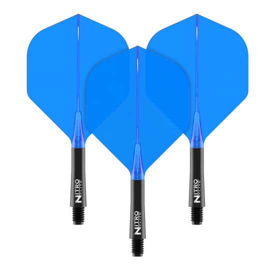 Das Bild zeigt drei blaue Dart-Flights mit schwarzen Schäften. Auf den Schäften steht der Schriftzug "Nitro Flite".