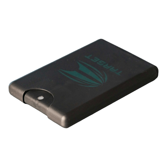 Das Target Dart Servicing Kit ist auf diesem Bild zu sehen. Es enthält verschiedene Werkzeuge für Dartspieler.