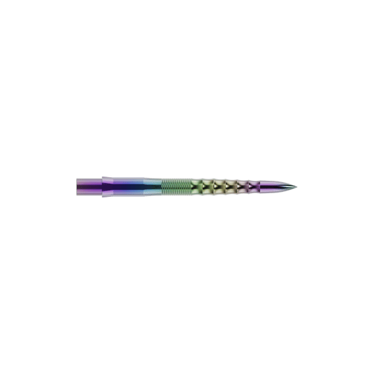 Auf dem Bild ist eine bunte Steeldartspitze mit wellenförmigem Design zu sehen. Sie hat eine glänzende Oberfläche mit Farbverlauf und ist wahrscheinlich aus Metall gefertigt.