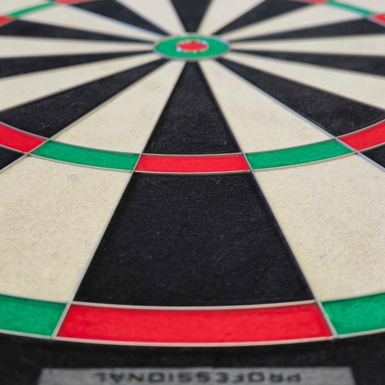 Harrows Fortis steel dartboard Harrows Fortis Steeldartboard ist ein Steeldartboard für Dartspieler. Dieses Produkt ist ideal für Präzision und Haltbarkeit beim Dartspiel.
