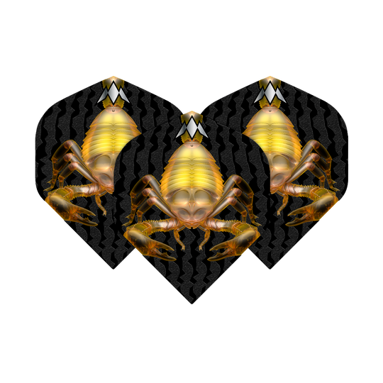 Mission Solo Scorpion No2 Standard Flights Das Bild zeigt drei Dart-Flights mit einem auffälligen Skorpion-Design auf schwarzem Hintergrund. Die Flights sind Teil des Produkts "Mission Solo Scorpion No2 Standard Flights".