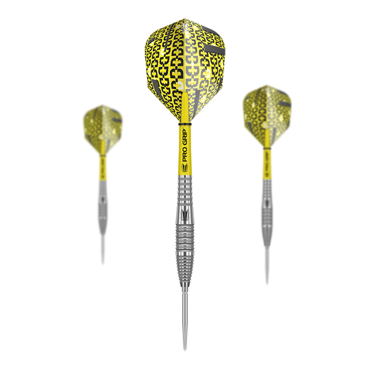 Das Bild zeigt drei Target Bolide 05 Swiss Point Steeldarts mit gelben Flights und silbernen Spitzen. Die Darts haben auffällige Pro Grip Schäfte und ein modernes Design.