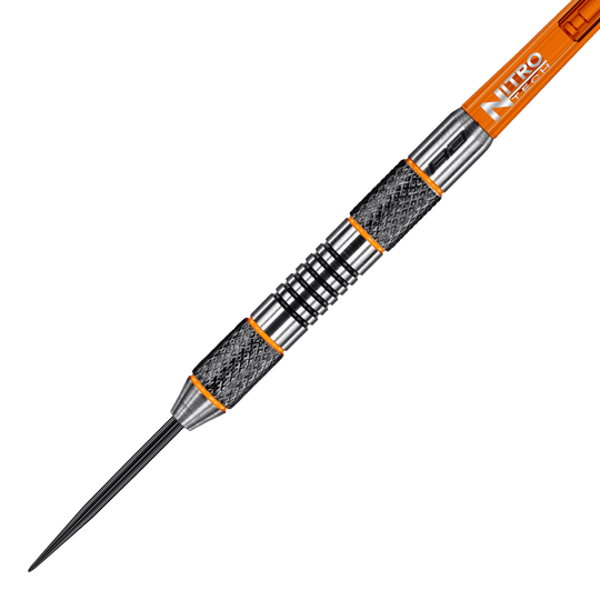 Red Dragon Amberjack 5 steel darts - 24g Dies ist ein Red Dragon Amberjack 5 Steeldart mit einem Gewicht von 24 Gramm. Der Dart hat ein silbernes und schwarzes Design mit orangenen Akzenten und einem Nitro Tech Schaft.