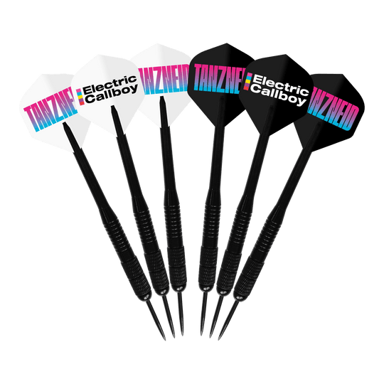 Electric Callboy Tanzneid Steel Dartboard and Surround Bundle Abgebildet ist das Electric Callboy Tanzneid Steeldartboard und Surround Bundle. Es handelt sich um ein Komplettset für Darts.