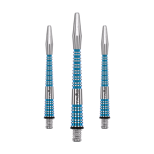 Auf dem Bild sind drei blaue Aluminium-Dartschäfte zu sehen. Sie haben silberne Spitzen und ein feines Rillenmuster am Schaft.