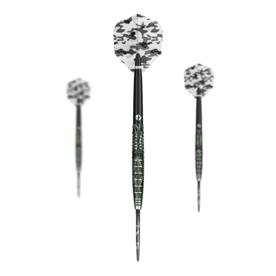 Shot Camo Ghillie Turbo Point Steeldarts 23 Gramm im Set werden gezeigt. Die Darts haben ein spezielles Tarnmuster.