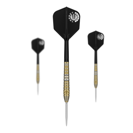 Target Japan Hot Shot GEN2 steel darts - 23g Das Bild zeigt drei Target Japan Hot Shot GEN2 Steeldarts mit einem Gewicht von 23g. Die Darts haben schwarze Flights und gold-silberne Griffbereiche.