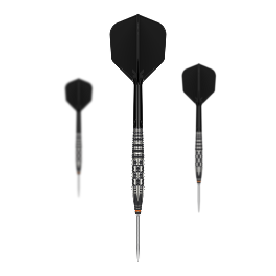Das Bild zeigt drei schwarze Steeldarts des Modells "Target Japan Black Marque Dancing Duck GEN 4". Die Darts haben silberne Spitzen und geriffelte Griffbereiche für bessere Kontrolle.