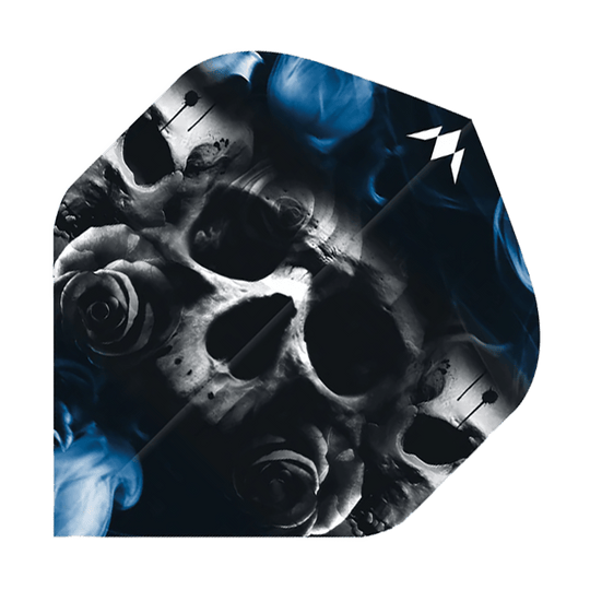 Mission Solo Shaun McDonald No2 Standard Flights Das Bild zeigt einen Dartflight mit einem auffälligen Totenkopf- und Rosenmotiv vor einem blauen Rauchhintergrund. In der oberen rechten Ecke befindet sich ein kleines, weißes Symbol.